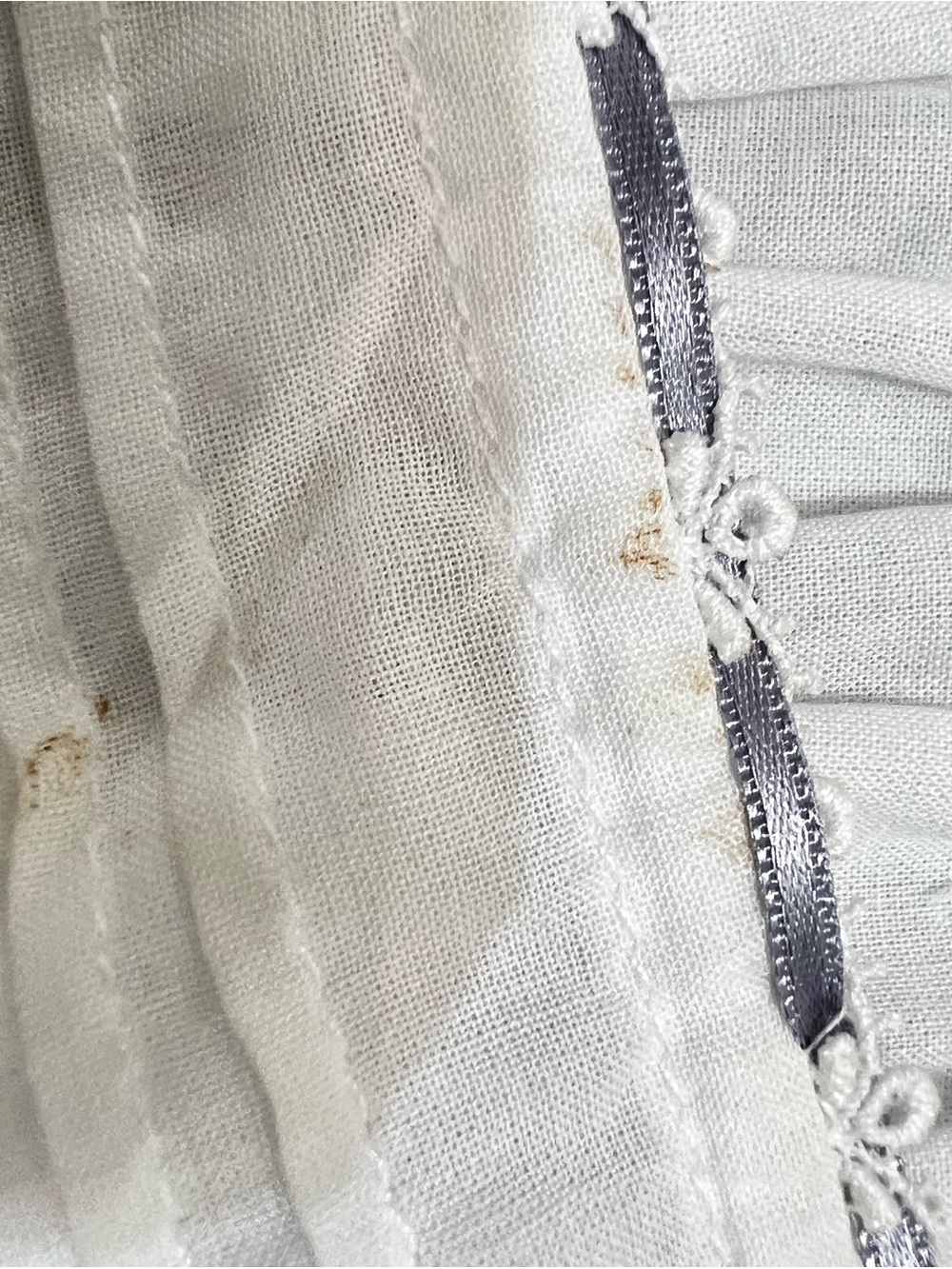 Vintage Eileen West White Long Button-Front Nightgown with Ribbon & Lace 2X - Picture 11 of 16